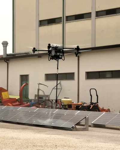 EPM ed Unmanned4You sono tra le prime realtà in Italia ad aver introdotto il lavaggio di impianti fotovoltaici con drone con il lancio del servizio SkyWash.​