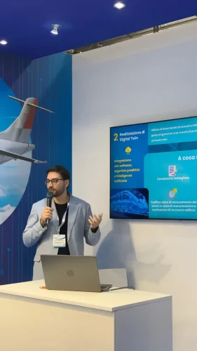 Skywash: la nuova era della pulizia e della manutenzione all'ExpoFerroviaria2025 A Milano, durante ExpoFerroviaria2025, il nostro Direttore Commerciale @Alberto Napoletano ha tenuto il workshop dal titolo “Skywash: la nuova era della pulizia e della manutenzione”. 