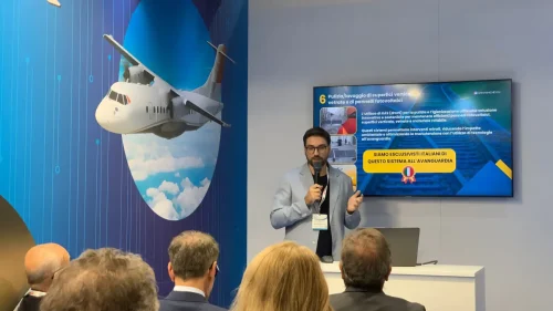 Skywash: la nuova era della pulizia e della manutenzione all'ExpoFerroviaria2025 A Milano, durante ExpoFerroviaria2025, il nostro Direttore Commerciale @Alberto Napoletano ha tenuto il workshop dal titolo “Skywash: la nuova era della pulizia e della manutenzione”. 