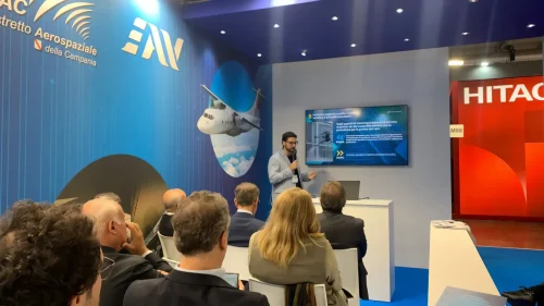 Skywash: la nuova era della pulizia e della manutenzione all'ExpoFerroviaria2025 A Milano, durante ExpoFerroviaria2025, il nostro Direttore Commerciale @Alberto Napoletano ha tenuto il workshop dal titolo “Skywash: la nuova era della pulizia e della manutenzione”. 